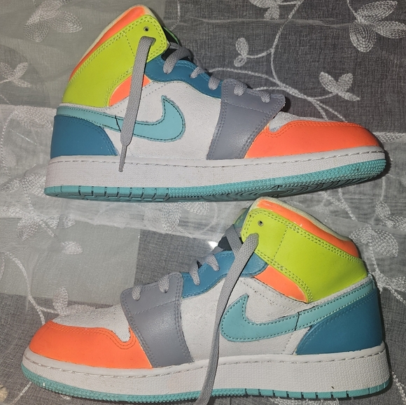 Custom Nike Air Jordan 1 mid size 7Y - Picture 9 of 14